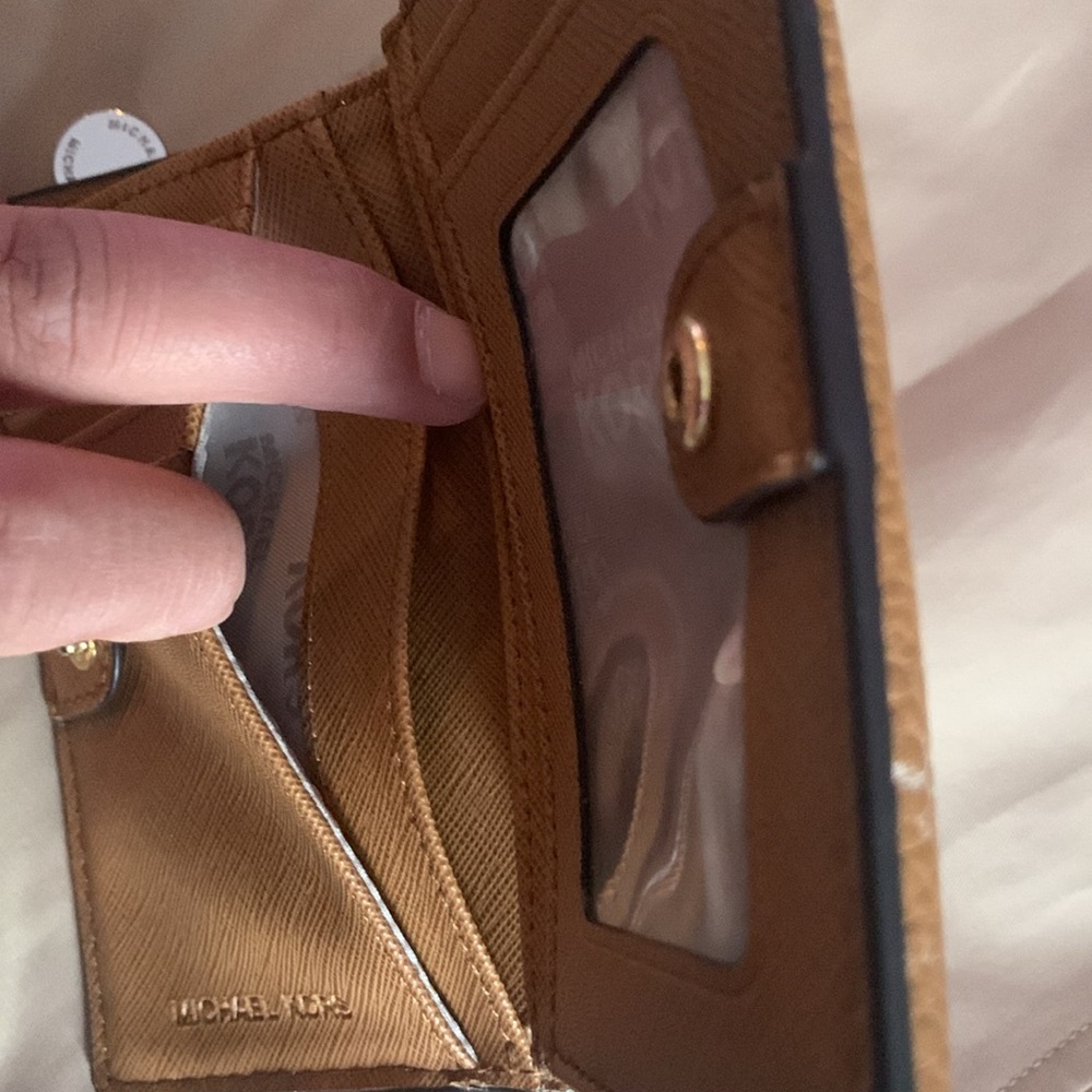 Michael Kors bi-fold wallet - Picture 4 of 6